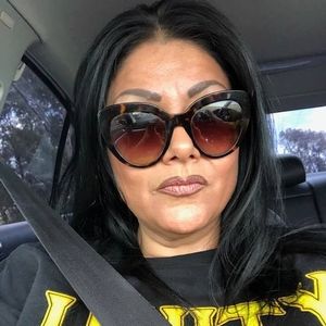 Meet your Posher, Monique